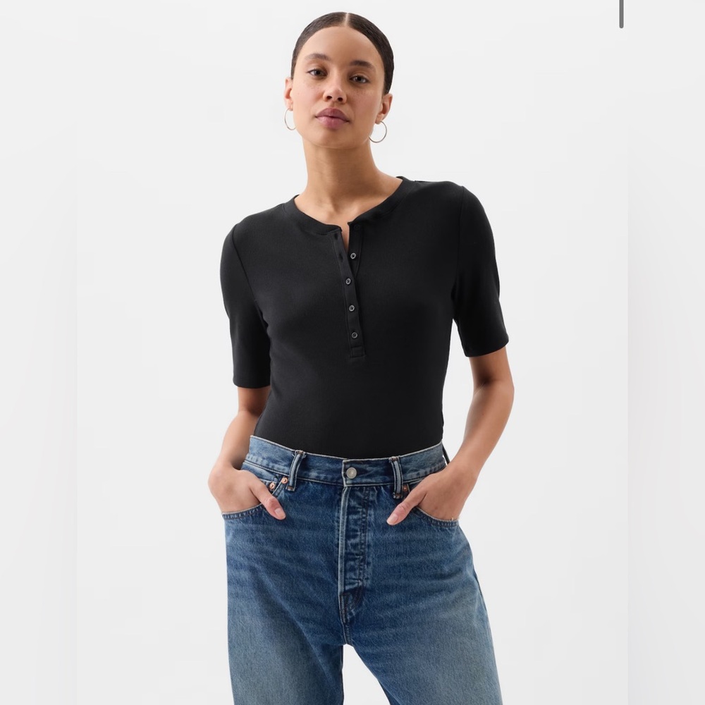 Women’s Gap Ribbed Henley T-Shirt - NWOT